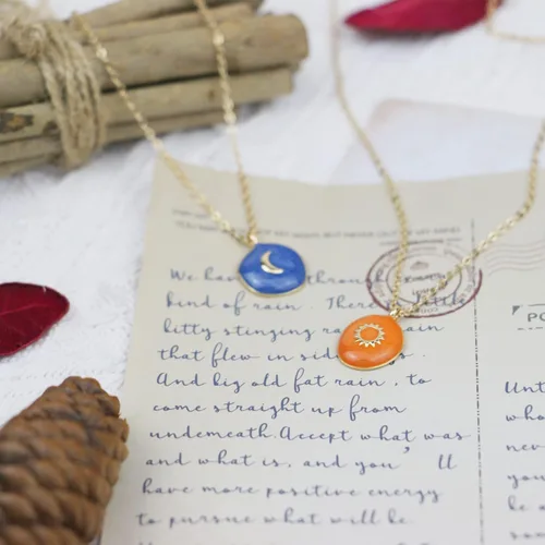 Vista 5 de SmileBelle best friend necklace for 2 as friendship gifts, magnetic butterfly necklace sun and moon necklace as matching friendship necklace for BFF