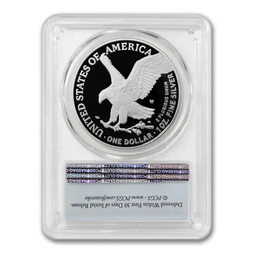 Vista 3 de 2022 W 1 oz Proof American Silver Eagle PR-70 Deep Cameo (primer golpe - etiqueta de bandera) con embalaje original del gobierno $1 PCGS PR70DCAM