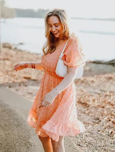 Vista 3 de BTFBM - Vestido casual de manga corta con cuello en V para mujer, con lunares suizos, dobladillo con volantes, vestidos cortos de playa