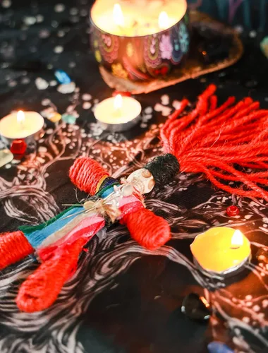 Vista 7 de Juego de muñeca de vudú hecha a mano, cuerda de cáñamo real, envuelta en calavera, brujas de terror, regalos para Halloween, cumpleaños, Navidad