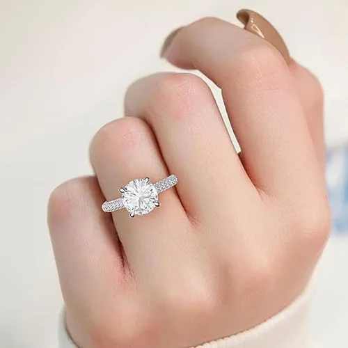 Vista 7 de Anillo de compromiso de diamantes creados en laboratorio de cuatro puntas con certificación IGI de 2.23 quilates redondo blanco de excelente corte