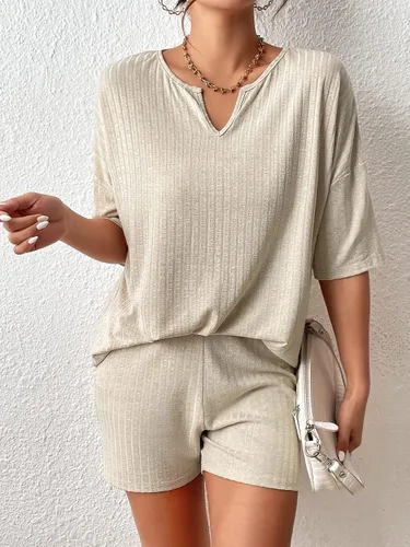 Vista 4 de WDIRARA Conjunto casual de 2 piezas para mujer, de media manga, holgado, camiseta y pantalones cortos