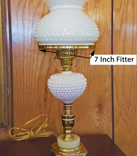 Vista 2 de B&P Lamp® Sombra acolchada de diamante transparente de 7 pulgadas con parte superior prensada