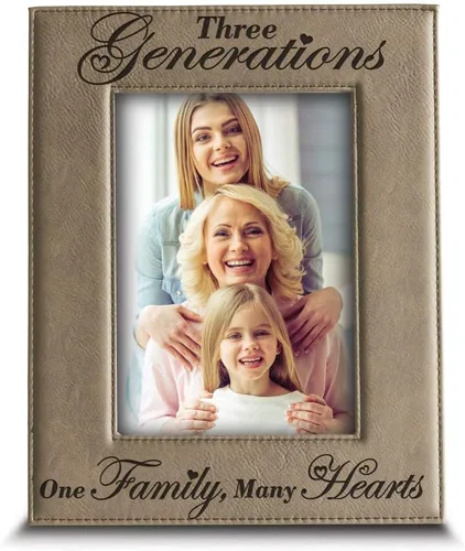 Vista 10 de BELLA BUSTA - Tres generaciones - Marco de fotos de cuero grabado con texto en inglés «One Family Many Hearts» para el Día de la Madre, Mamá y Papá