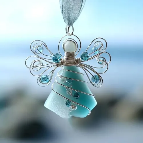 Vista 3 de Adorno de ángel de cristal de mar hecho a mano, hecho a mano, decoración de ángel envuelto en alambre plateado, decoración única de árbol de Navidad