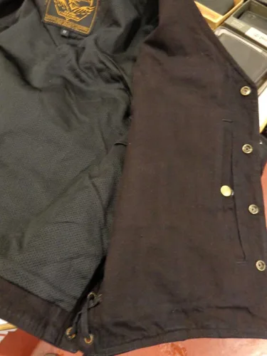 Vista 5 de Chaleco de mezclilla negro con diseño de hijo de la anarquía para hombre