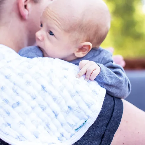 Vista 2 de green sprouts Paños de muselina para eructos hechos de algodón orgánico 4 capas absorbentes que protegen de resfriados, goteos y babas 100%