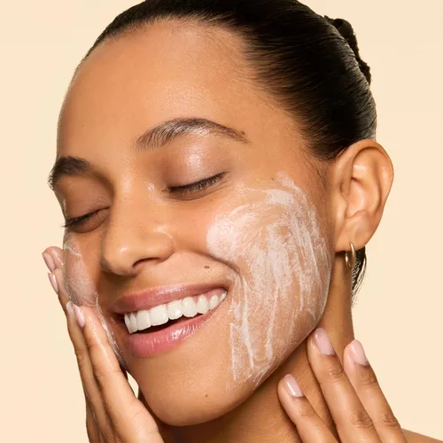 Vista 8 de Honest Beauty Limpiador en crema calmante para piel sensible, limpia suavemente hidrata calma, hipoalergénico, sin fragancia, vegano, 4 onzas