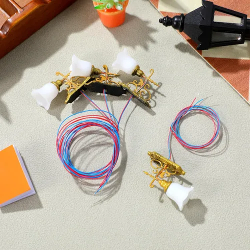 Vista 5 de Yardwe 4 luces LED de pared en miniatura, mini apliques a escala 1:87, lámparas de micro paisaje amarillo cálido, luces de modelo ABS dorado