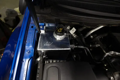 Vista 6 de Mishimoto Tanque de expansión de aluminio, se adapta a Ford Ranger 2019+, negro micro arrugas