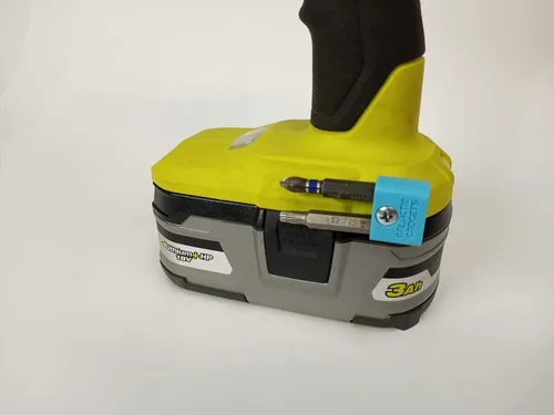 Vista 3 de Soporte magnético para brocas Makita de 18 V y destornillador de impacto, montaje lateral, imanes fuertes, diseño de perfil bajo - Galactic Gadgets