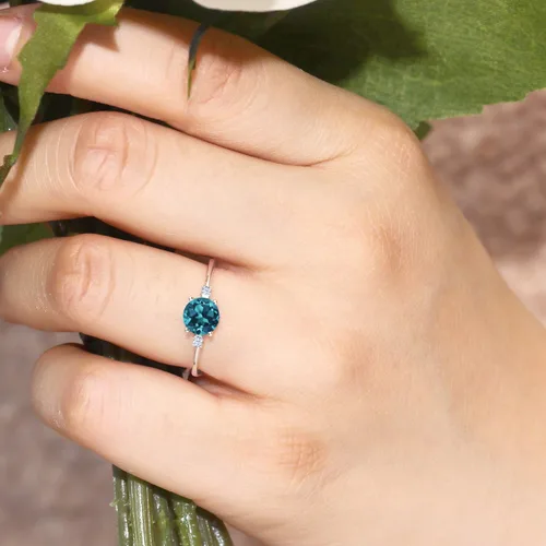 Vista 5 de Gem Stone King Anillo de compromiso de oro blanco de 10 quilates con topacio azul Londres y zafiro blanco creado para mujer 078 quilates redondo