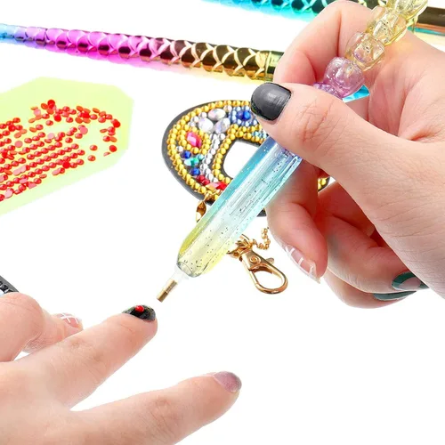 Vista 4 de Ovelur 7 piezas de accesorios de pintura de diamantes bolígrafos con 5 piezas de almacenamiento de cera de pintura de diamante, bolígrafos de arte