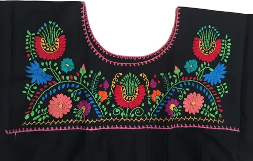 Vista 3 de Blusa Campesina Mexicana Floral - Blusa Tehuacán Bordada - Hecho a Mano en México - Blusa Campesina Poblana Mexicana - Negro