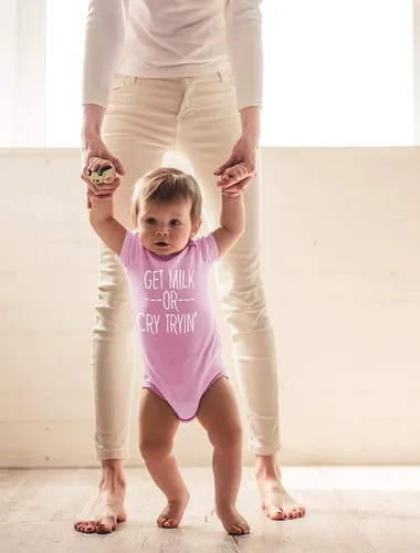 Vista 7 de Get Milk or Cry Tryin - Ropa de bebé - Divertidos trajes para recién nacidos para niños y niñas