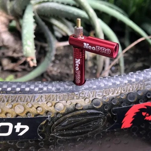 Vista 3 de NeoPRO Bike Presta tapa de válvula con kit de función de extracción de núcleo de válvula, cubiertas antipolvo para neumáticos