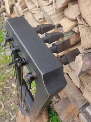 Vista 5 de Talharpa Alric Bass 5 (Taglharpa/Jouhikko) Lira escandinava