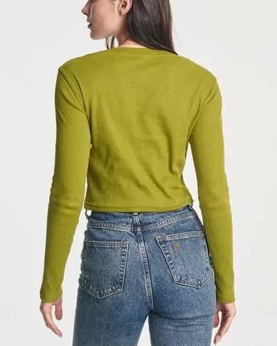 Vista 3 de Real Essentials Paquete de 4 camiseta corta de algodón de punto acanalado de manga larga para mujer (disponible en Plus)