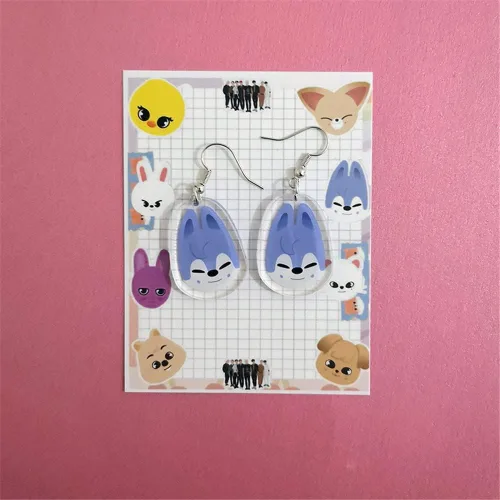 Vista 4 de KPOP Stray - Pendientes de plata con colgante de acrílico transparente para niños, aretes SKZOO para mujer