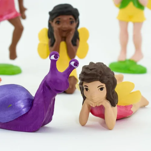Vista 6 de Safari Ltd. Friendly Fairies Super TOOB - 10 adoradas figuras de hadas - Figuras de juguete detalladas pintadas a mano para niños, niñas y niños