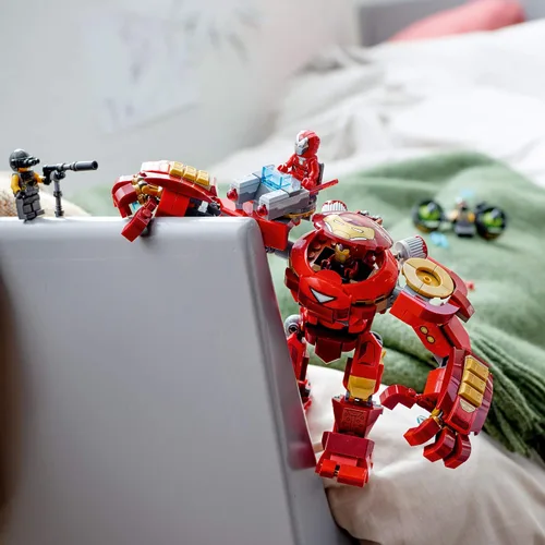 Vista 3 de LEGO Marvel Avengers Iron Man Hulkbuster Versus A.I.M. Agent 76164, genial, interactivo, juego de los Vengadores de construcción de ladrillos