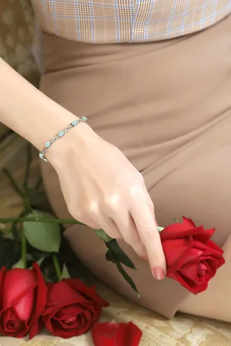 Vista 3 de Pulsera de plata de ley auténtica, creada o simulada con piedras preciosas ovaladas de corte ovalado para mujer
