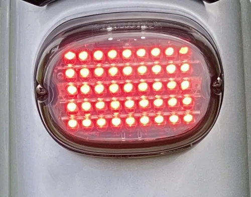 Vista 2 de Custom Dynamics Luz trasera LED de perfil bajo rojo - Sin ventana
