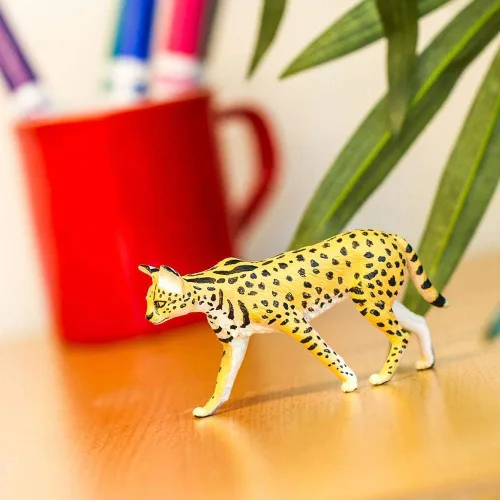 Vista 8 de Safari Ltd. Estatuilla Serval – Figura detallada de plástico de 3.75 pulgadas – Divertido juguete educativo para niños, niñas y niños a partir de 3
