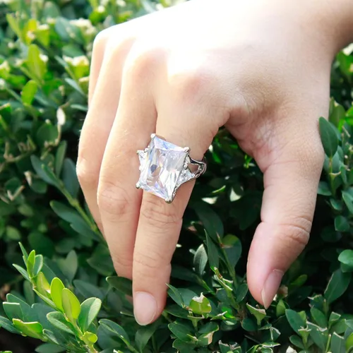 Vista 4 de Lavencious Anillos grandes y radiantes con piedras CZ elásticas para mujer, talla 7-9