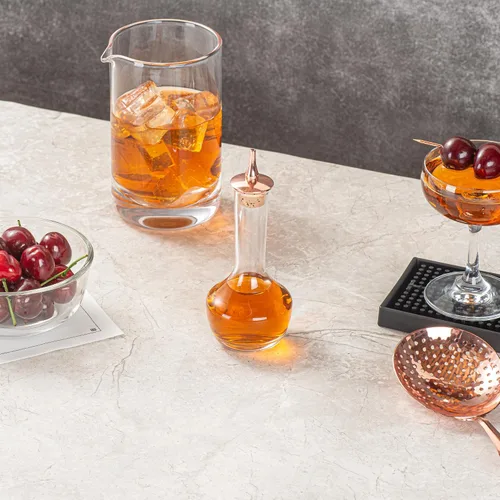 Vista 8 de Restaurantware Bar Lux - Botella amarga de 3.5 onzas, 1 vaso amargo de grado profesional, con tapa Dasher chapada en cobre para cócteles o postres