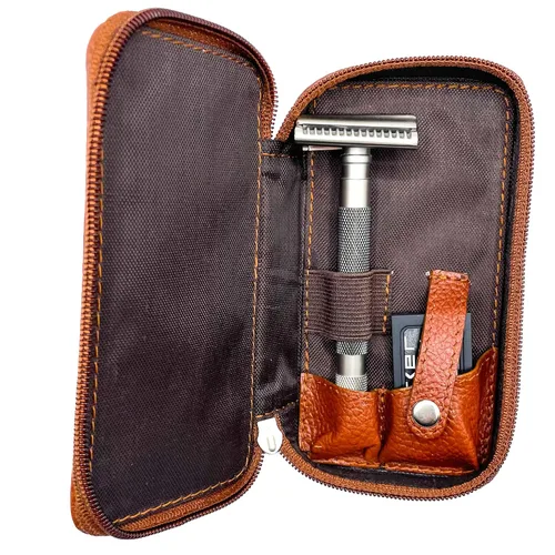 Vista 6 de Parker Saddle‑ Estuche de cuero marrón para maquinilla de afeitar de doble filo con compartimento para cuchillas – Bolsa de viaje con cremallera