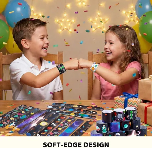 Vista 4 de MCPINKY Pulseras Slap, 48 pulseras para niños con ovni astronauta espacial patrón de estrellas a presión para recuerdos de fiesta, regalos de Año
