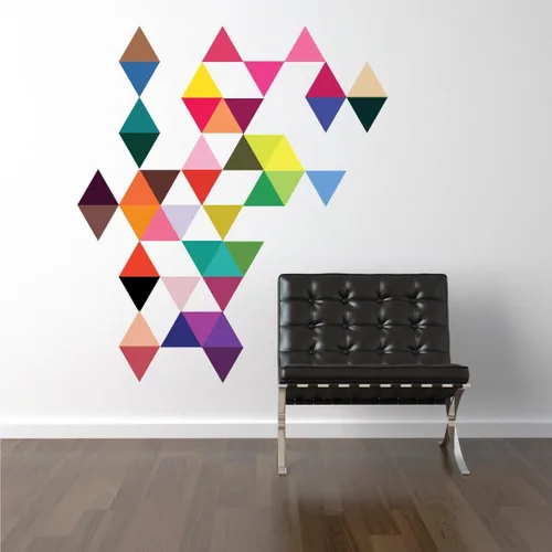 Vista 2 de Calcomanías de pared triangulares, colores mod, calcomanías triangulares, arte geométrico, reutilizables, calcomanías de pared para pelar y pegar