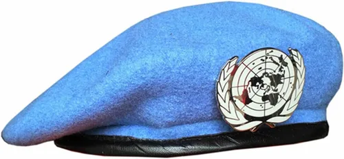 Vista 2 de KIAZHAO Newsboy - Sombreros para hombre con boina azul de la Fuerza de Paz de las Naciones Unidas con insignia de recuerdo de escarpa