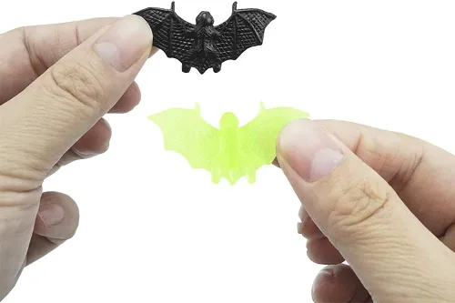 Vista 4 de 40 unidades de mini murciélagos 3D para decoración de Halloween, murciélagos de plástico para manualidades, espeluznante broma aterradora