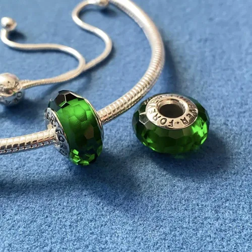 Vista 4 de 2 dijes de cristal de Murano para pulseras Pandora, dijes de plata de ley 925 para pulseras, dijes de Navidad verde y rojo, muñeco de nieve