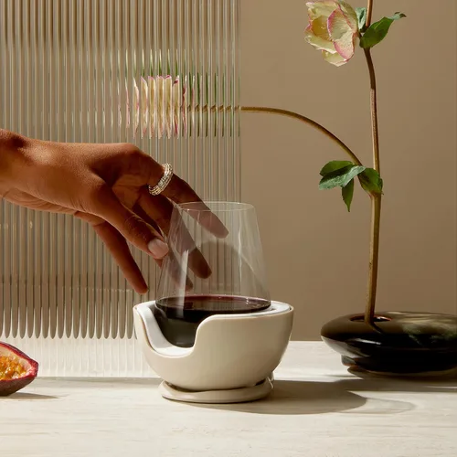 Vista 3 de VoChill Enfriador de copas de vino sin tallo Mantén el frío en tu copa Fabricado en Estados Unidos El original Recongelable Chill Cradle™