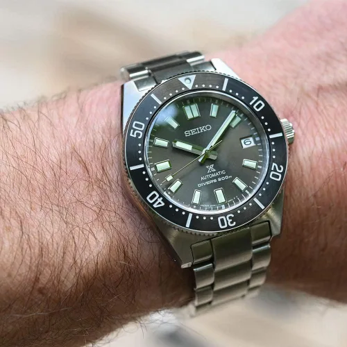Vista 5 de Seiko Prospex 1965 62MAS Reedición Divers Recreation Reloj automático zafiro esfera gris SPB143J1 plateado Buceador reloj automático