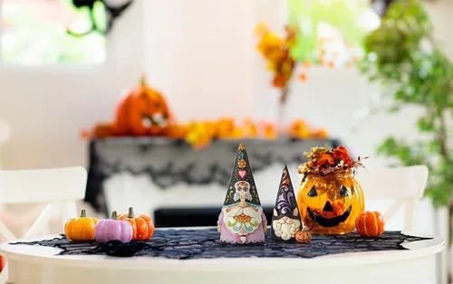 Vista 5 de Enesco Peanuts by Jim Shore Colección de Halloween Woodstock vestido como una calabaza en miniatura, resina hecha a mano, pintada a mano