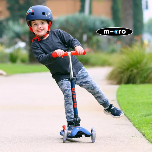 Vista 5 de Micro Kickboard - Mini Deluxe Scooter LED Plegable, 3 Ruedas, Inclinarse para Dirigir, Scooter Micro de Diseño Suizo con Ruedas LED que se Iluminan