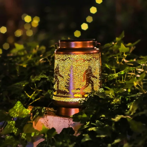 Vista 2 de Bigfoot - Faroles solares colgantes impermeables para exteriores, luces solares colgantes de pie grande, regalos para hombres y mujeres, faroles LED