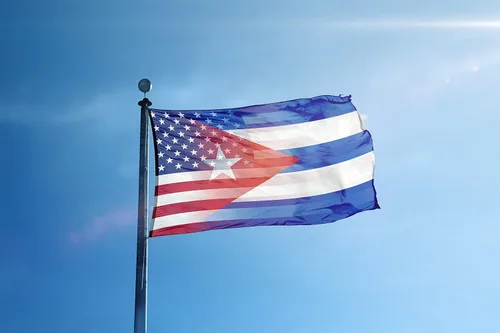 Vista 2 de Bandera híbrida cubana americana de 3 x 5 pies: pancarta 100% poliéster, ojales de latón y cabecera de lona fuerte, para uso en exteriores