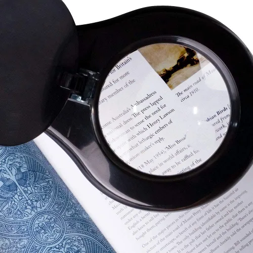 Vista 7 de OttLite Prevention - Lámpara de escritorio LED con lupa ajustable, color negro Los LED ClearSun reducen la fatiga ocular Lupa de grado óptico