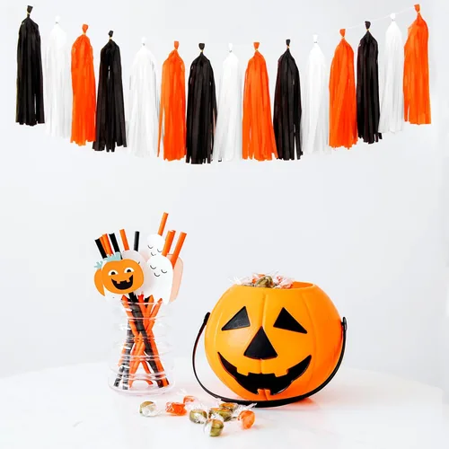 Vista 7 de Guirnalda de borlas para decoración de fiesta de Halloween en negro, blanco y naranja - 15 piezas Suministros de graduación 2025, borlas para Negro