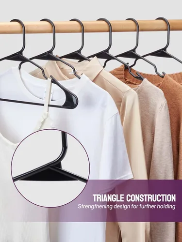 Vista 4 de Perchas de plástico negras fabricadas en Estados Unidos, paquete de 100 perchas para ropa con ranuras para los hombros, ahorro de espacio