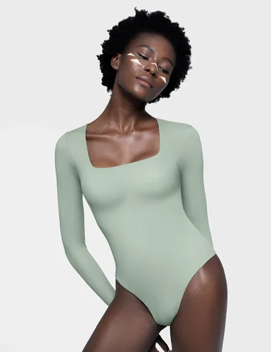 Vista 22 de PUMIEY Body sexy de manga larga con cuello cuadrado para mujer, colección Smoke Cloud