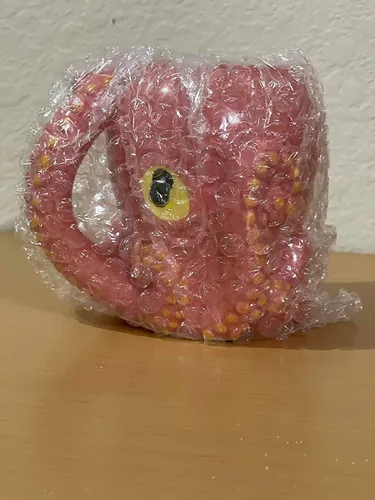 Vista 3 de Taza de café de pulpo de cerámica con mango de tentáculo, color rosa