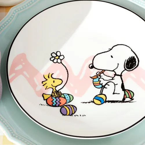 Vista 4 de Lenox 895684 Peanuts Easter Snoopy - Juego de platos decorativos de 4 piezas, vajilla de primavera