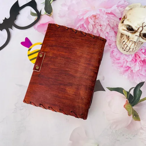 Vista 4 de Cuaderno de piel de hechizos personalizable Hocus Pocus con diseño de tercer ojo, papel con borde antiguo, grimorio vintage, cuaderno de bruja