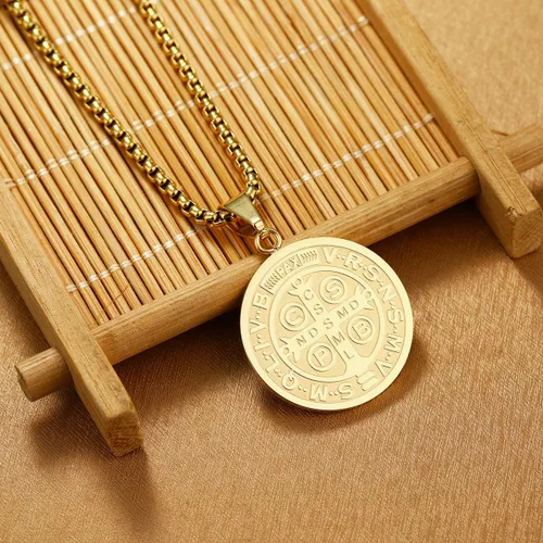 Vista 3 de Yonhon Collar con medalla de San Benito, pulsera de acero inoxidable, regalo católico de exorcismo para hombres